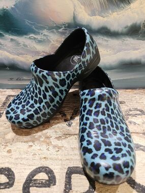 Step Z Blue Leopard-Print Clog - Women's Comfort Shoe SIZE 6